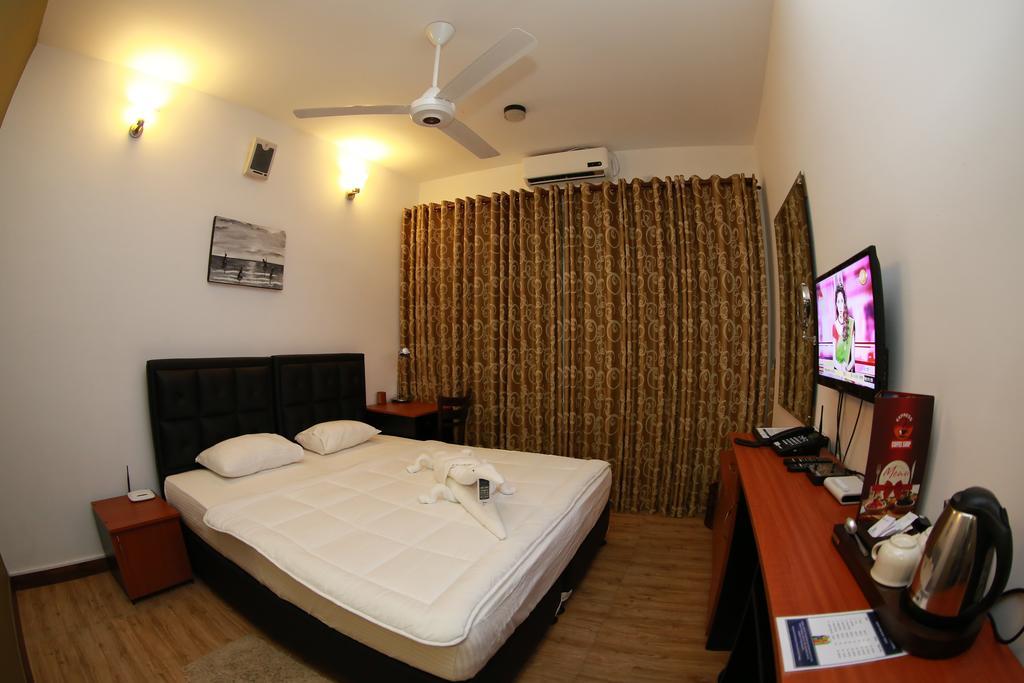 Kdu Hotel Boralesgamuwa Exterior photo